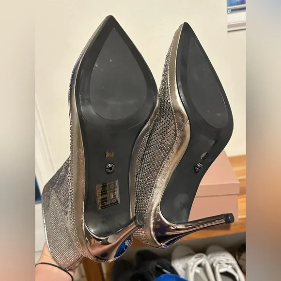 Carvela Armour Boot. Size 8. 4” heel. Excellent Condition. - Picture 6 of 7